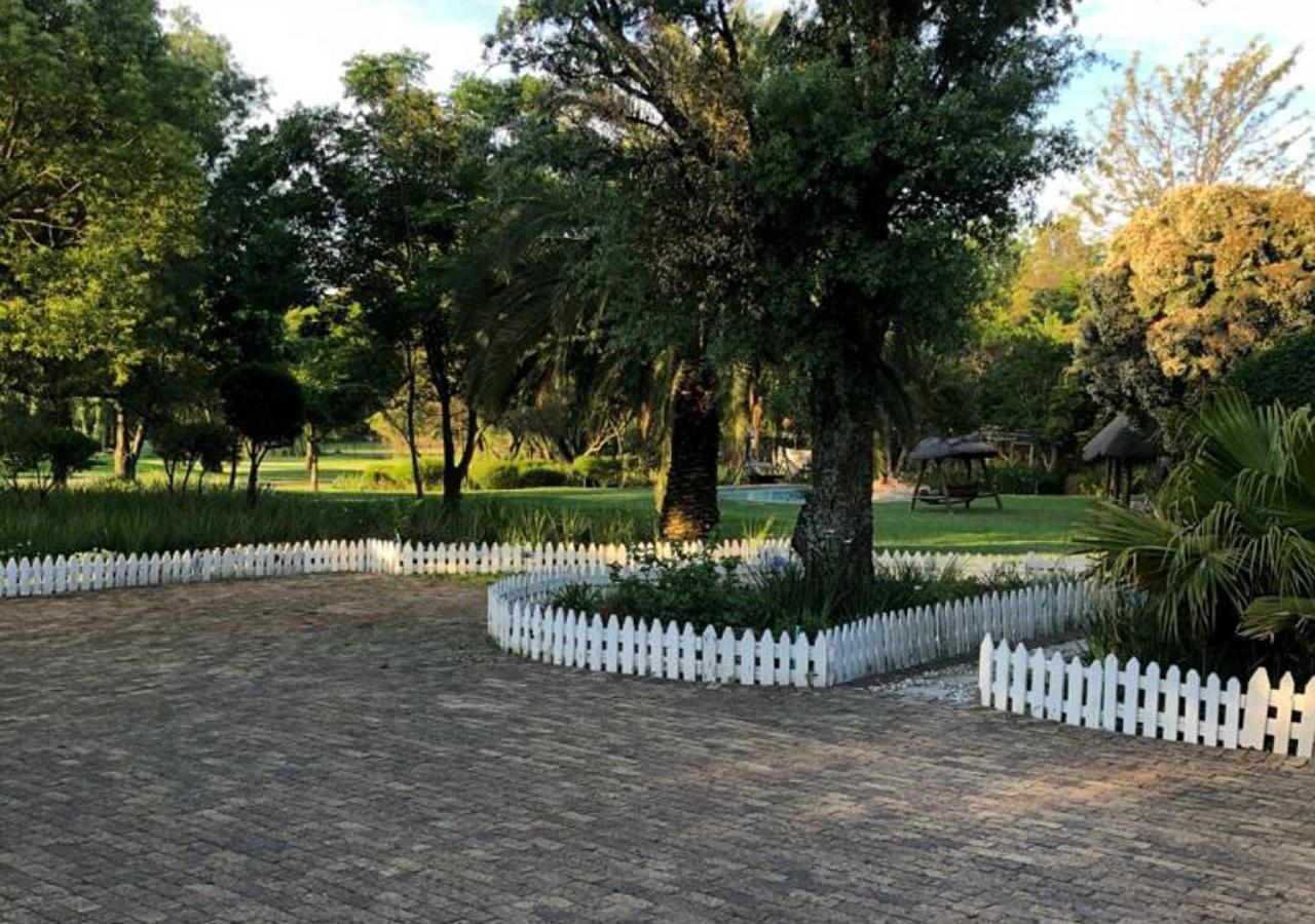 Weeping Willow Midrand Kültér fotó